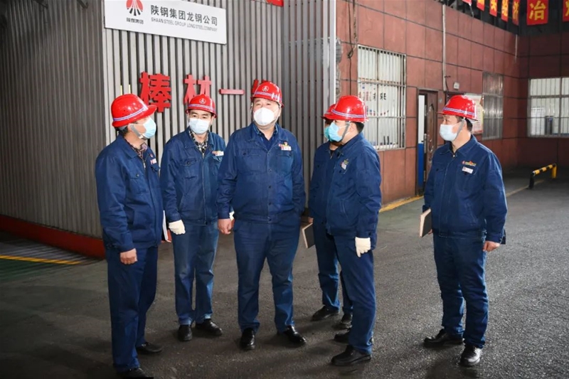陳驍深入棒材直軋項目和400㎡環(huán)冷柔性密封改造現場進行督導調研