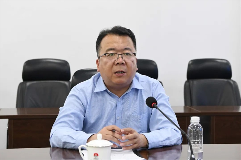陳驍在5月22日周工作例會上強調(diào)團結一心保生存克難攻堅穩(wěn)生產(chǎn) 按照陜鋼集團統(tǒng)一部署奮力打勝龍鋼扭虧脫困的攻堅之戰(zhàn)